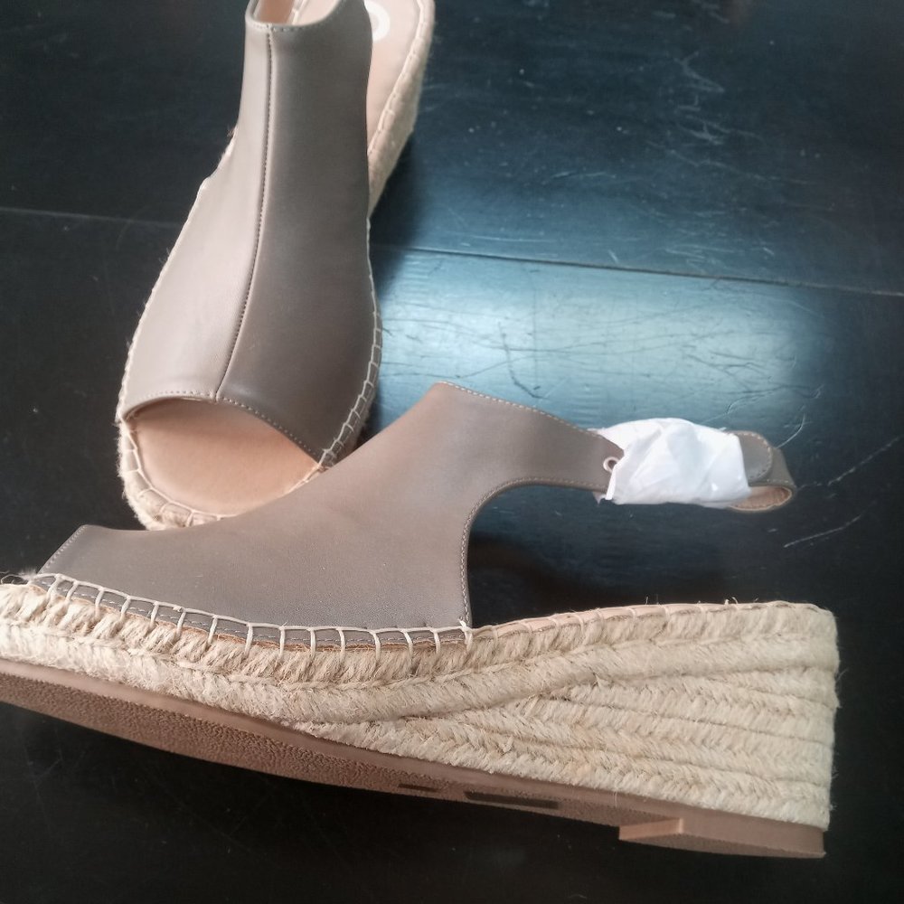 NWOT Womens Shoes 12W